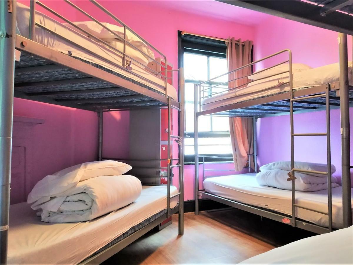 Posto Letto in Dormitorio Misto con 12 Letti